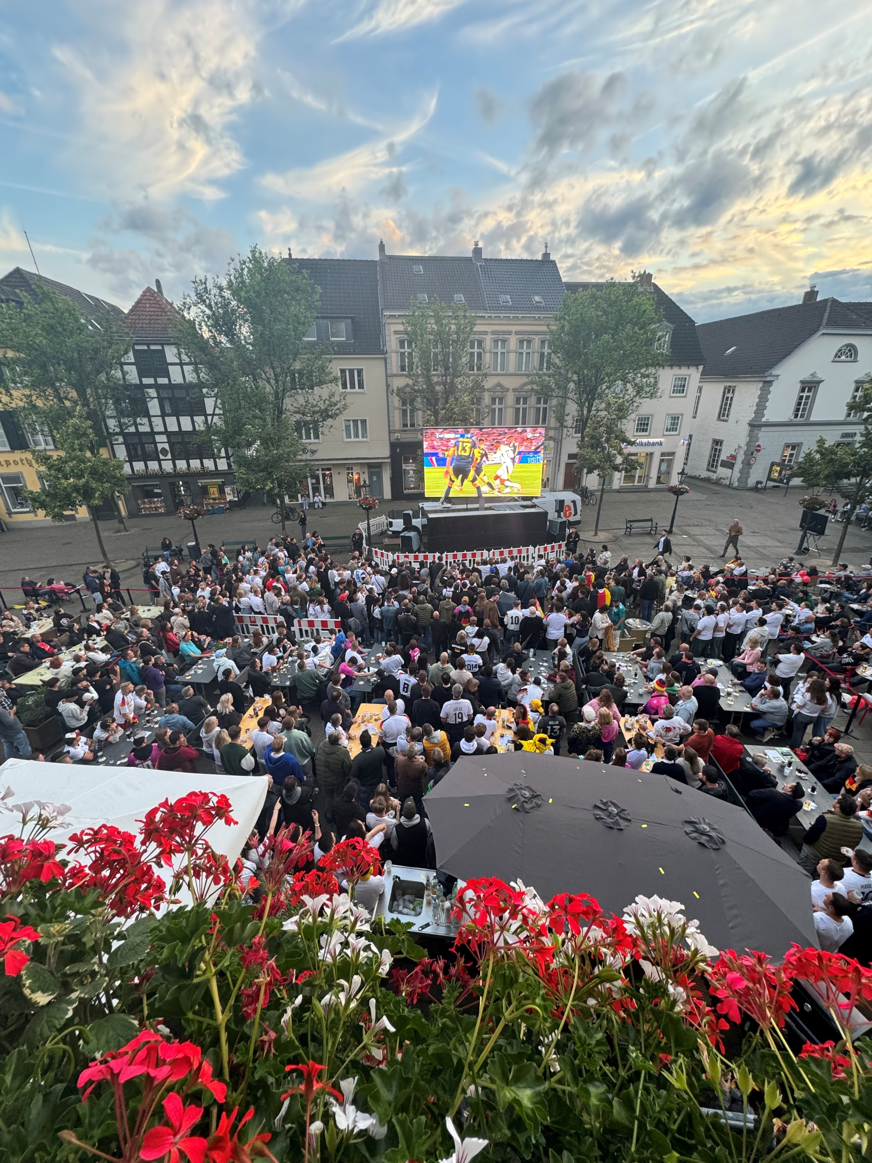 Fußball WM 2026 auf dem Marktplatz in Ratingen